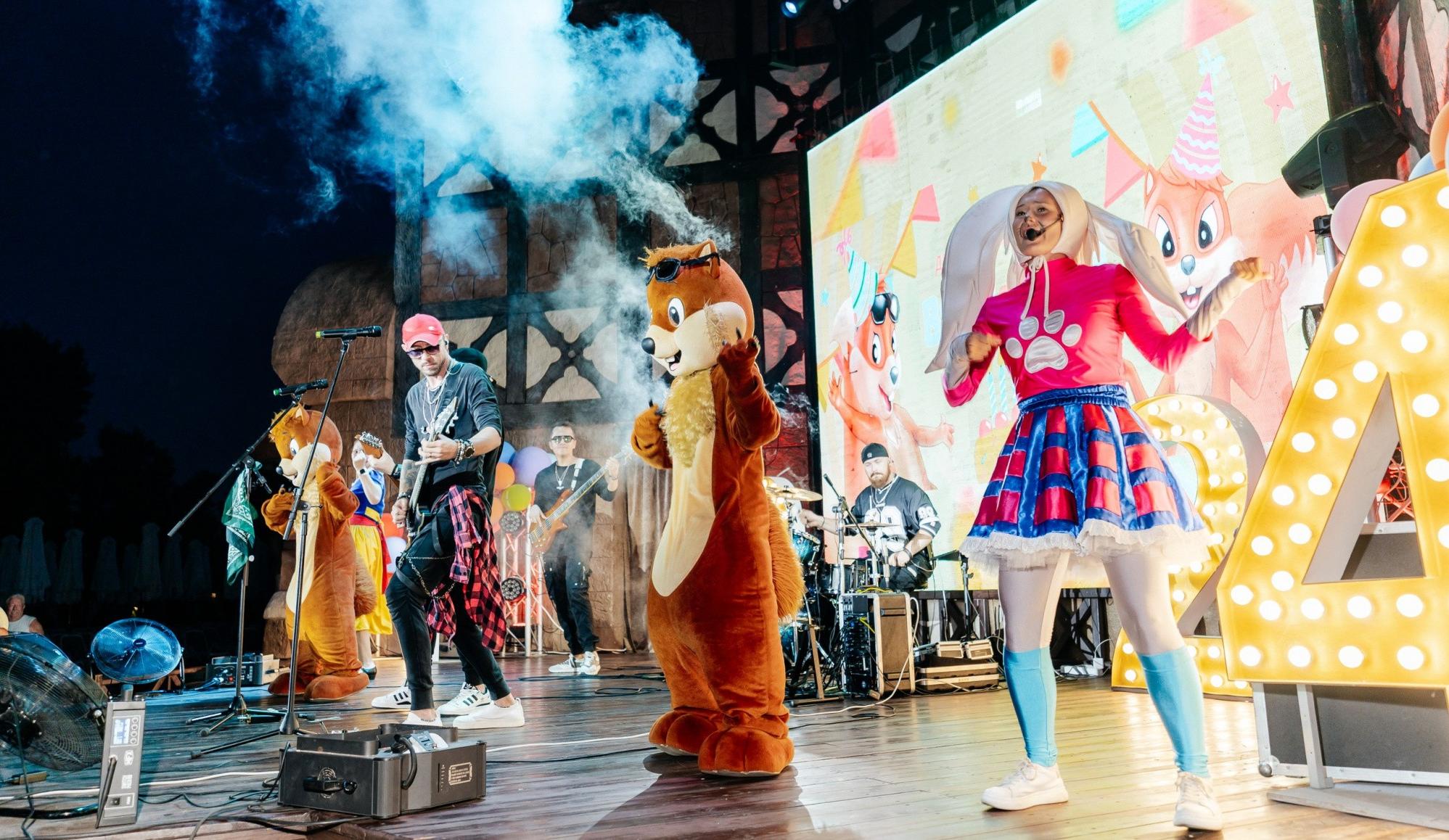 Белки песенки поют: как Вики и Чики день рождения справляли