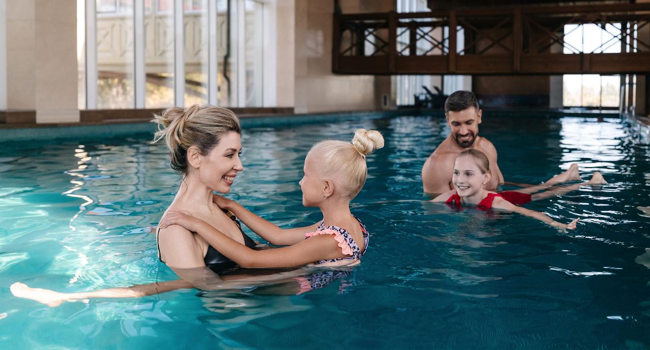 Крытый бассейн