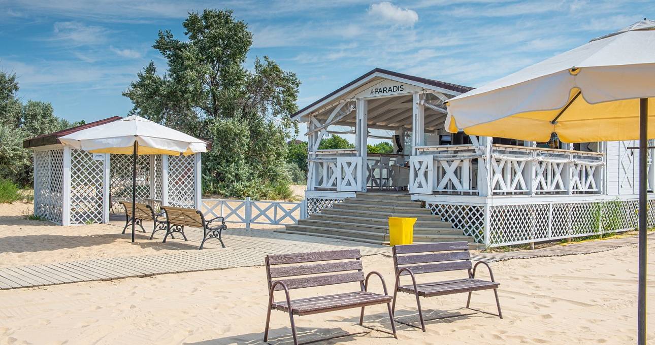 Снек-бар на пляже Le Paradis